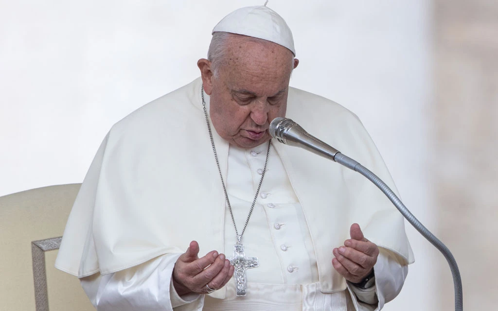 El Papa Francisco en oración en la Plaza de San Pedro durante una audiencia general.?w=200&h=150