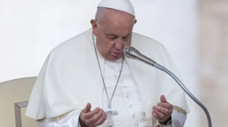 El Papa Francisco en oración 19102024