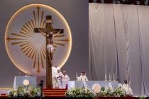 El Papa Francisco celebra la Eucaristía en el Estadio Nacional de Singapur.