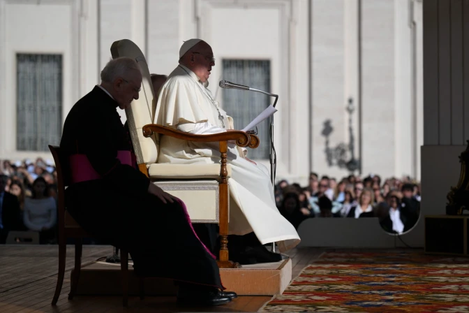 El Papa Francisco pronuncia su catequesis en la Audiencia General