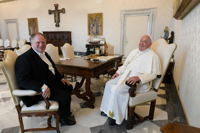 El Papa Francisco junto a Yaron Sideman este 16 de septiembre