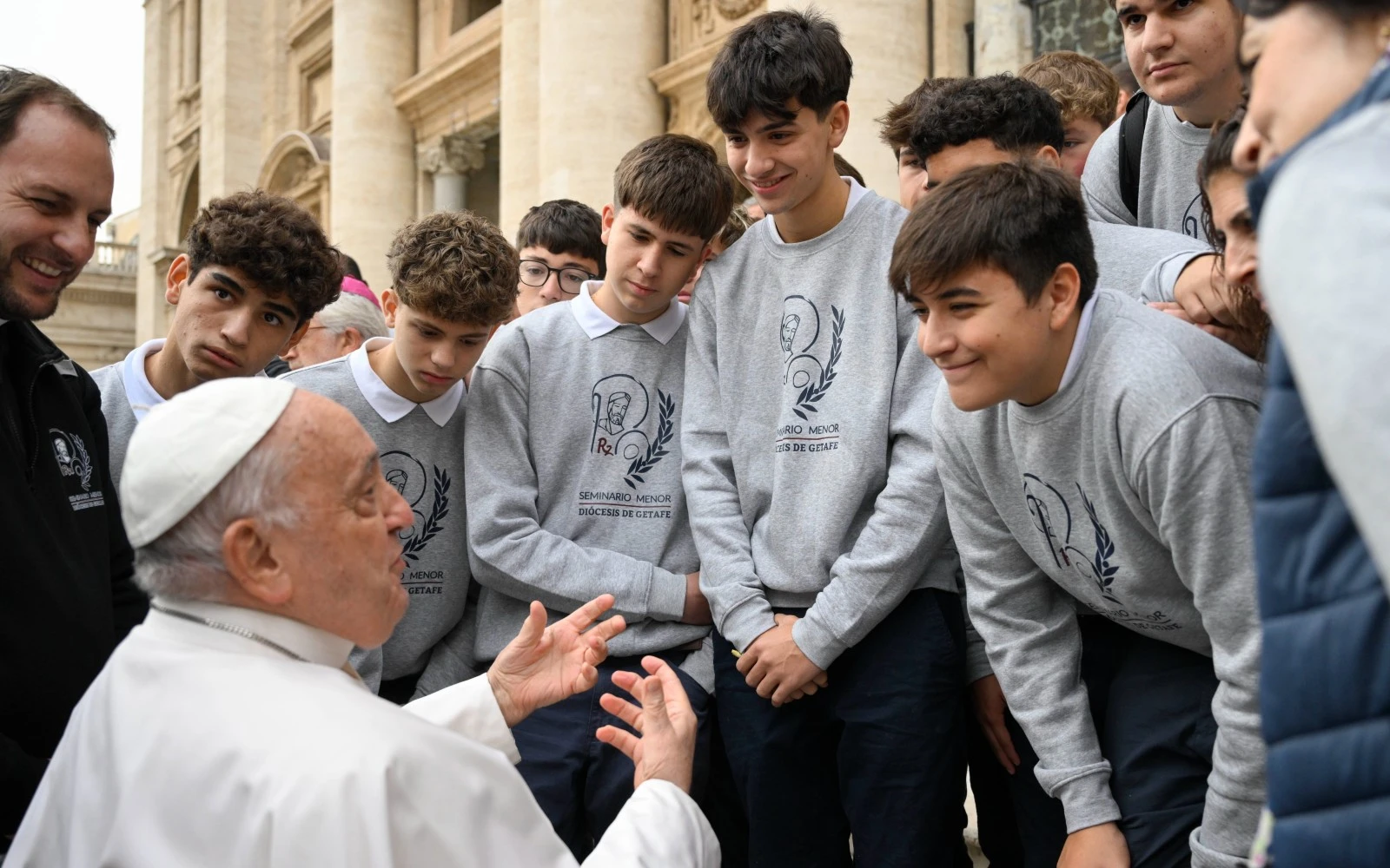 Imagen del Papa Francisco con jóvenes durante una Audiencia General?w=200&h=150