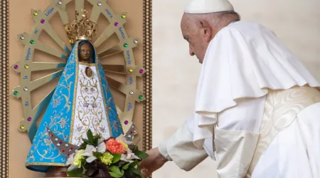 El Papa Francisco reza ante la Virgen de Luján