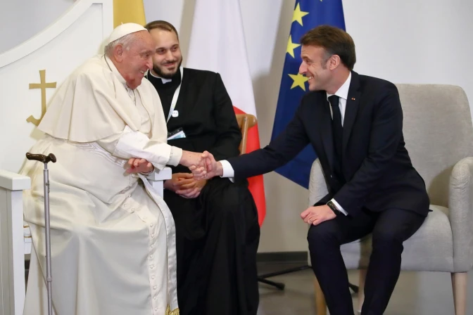 El Papa Francisco y Emmanuel Macron se encuentran en Córcega el 15 de diciembre