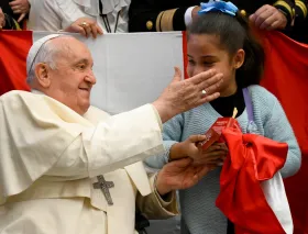 Pope Francis advises young people not to sacrifice their youth with superficial pleasures