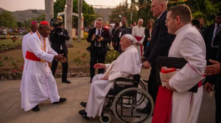 El Papa Francisco al llegar al encuentro con obispos y sacerdotes este 7 de septiembre