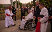 El Papa Francisco al llegar al encuentro con obispos y sacerdotes este 7 de septiembre