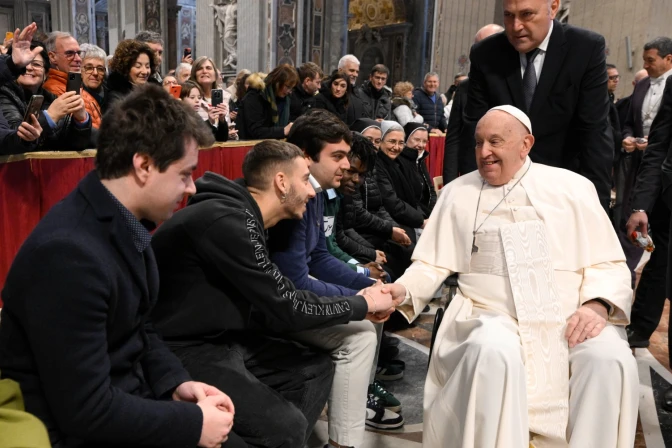 Imagen del encuentro entre el Papa Francisco y peregrinos del Camino de Santiago este 19 de diciembre