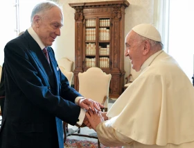 El Papa Francisco recibe en el Vaticano al presidente del Congreso Judío Mundial