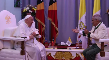 El Papa Francisco conversa con el presidente de Timor Oriental, José Ramos Horta