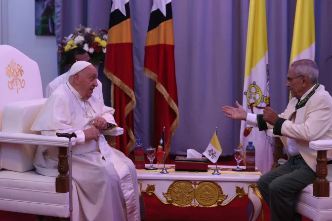 El Papa Francisco conversa con el presidente de Timor Oriental, José Ramos Horta