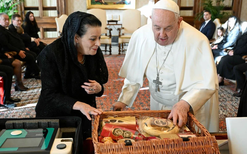 Presidente de Malta regala al Papa Francisco un equipo de fisioterapia para personas sin hogar