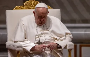 Imagen referencial del Papa Francisco en oración Crédito: Daniel Ibáñez/ACI Prensa