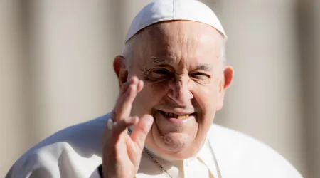 El Papa Francisco saluda en la Audiencia General de este 20 de marzo