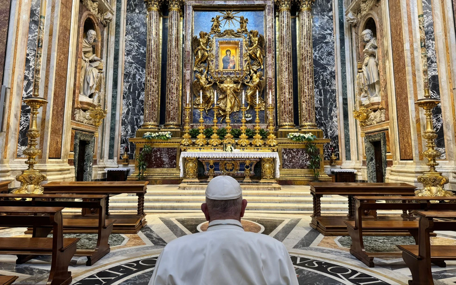 El Papa Francisco reza ante la imagen de la Virgen Salus Populi Romani luego de su viaje a Luxemburgo y Bélgica.?w=200&h=150