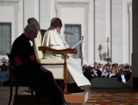 El Papa Francisco pide un estudio real de la historia de la Iglesia libre de ideologías