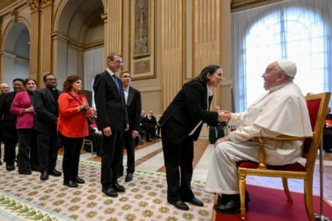 El Papa Francisco recibe a participantes en un congreso sobre el futuro de la teología.