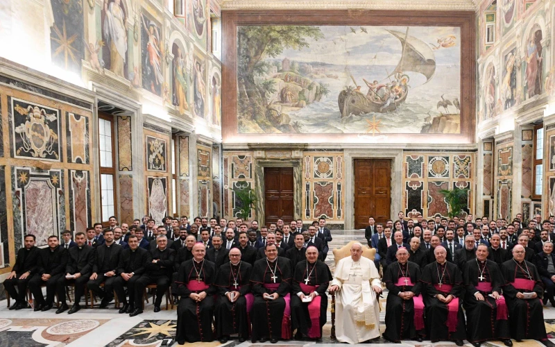 El Papa Francisco pide a los seminaristas de Valencia entregarse a la gente “rota” por la DANA