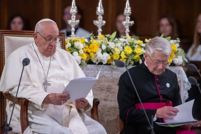 El Papa Francisco durante su encuentro con la comunidad católica de Luxemburgo.