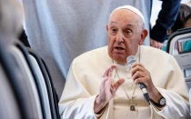 El Papa Francisco responde a las preguntas durante el vuelo de retorno a Roma, luego de visitar Luxemburgo y Bélgica.