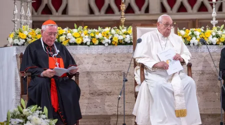 El Cardenal Jean-Claude Hollerich y el Papa Francisco en el encuentro con la comunidad católica de Luxemburgo.