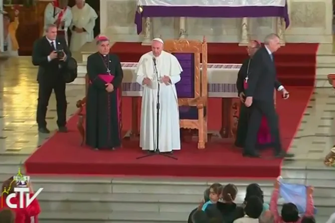 El Papa en San Cristóbal: Recemos por los enfermos, ellos ayudan a Jesús a llevar la cruz