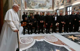 El Papa recibe a sacerdotes latinoamericanos. Crédito: Vatican Media 