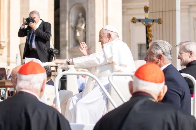 El Papa Francisco llega a la Plaza de San Pedro este 29 de mayo
