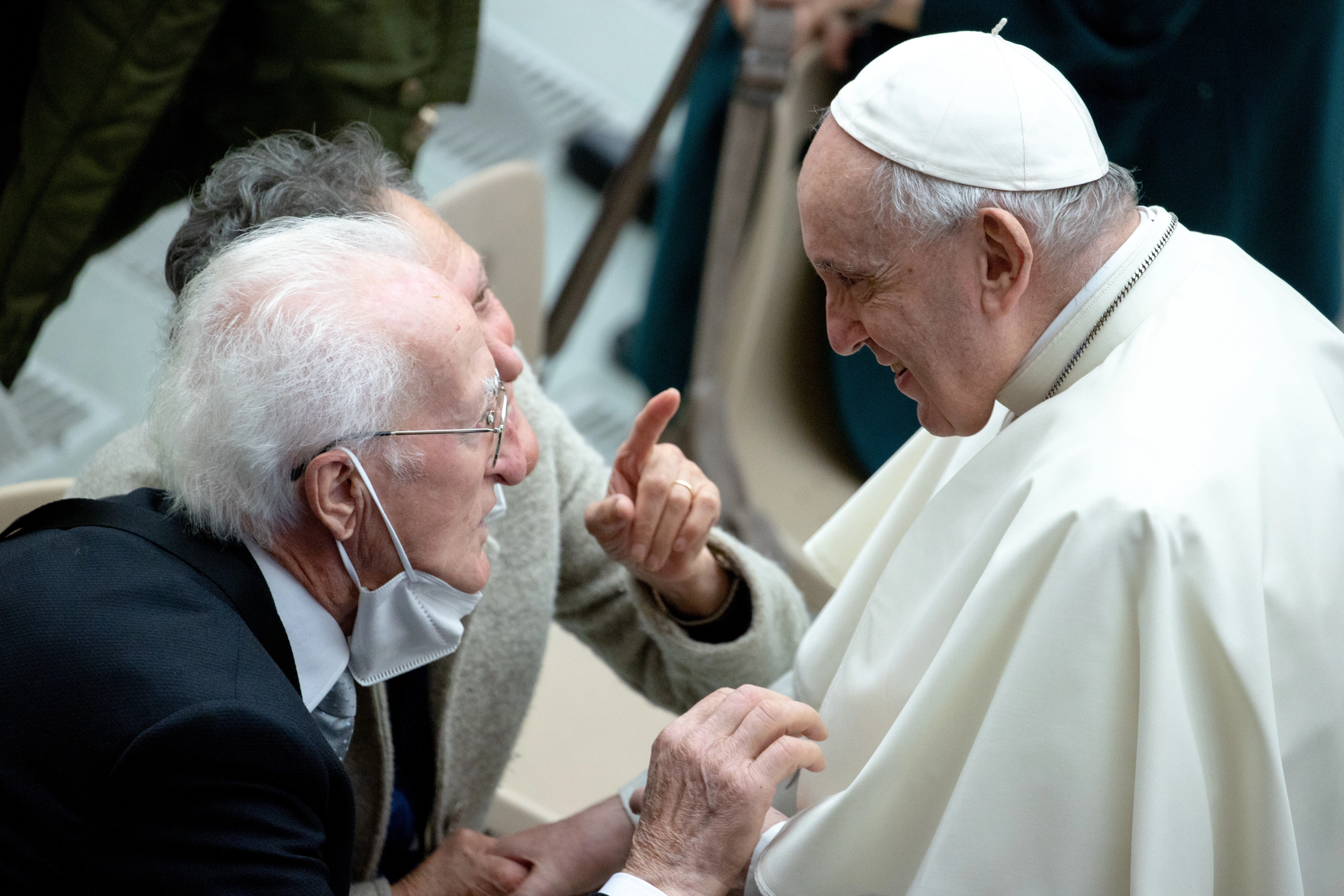 Papa Francisco y una parejas de ancianos.?w=200&h=150