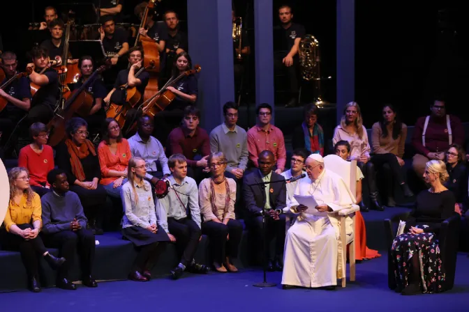 Papa Francisco dio un discurso en la Université Catholique de Louvain, en Bélgica,