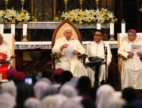 Discurso completo del Papa Francisco ante los obispos y sacerdotes en Indonesia