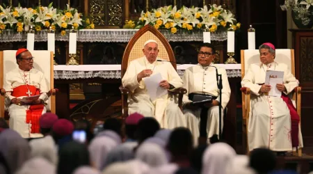 Papa Francisco en el encuentro con los obispos y sacerdotes en Indonesia