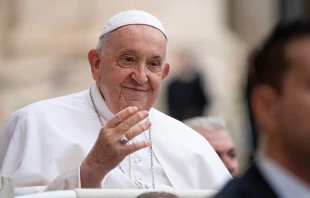 El Papa Francisco preside la Audiencia General en la Plaza de San Pedro, el 26 de octubre de 2023 Crédito: Ricardo Perna - Shutterstock