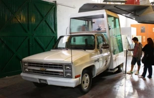 Papamu00f3vil de San Juan Pablo II en 1987 / Cru00e9dito: Autoblog.com 