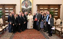 El Papa Francisco junto con los miembros de "Pasqua Together 2025” esta mañana