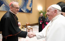 El Papa Francisco junto al Cardenal Pizzabala en la audiencia de este 28 de agosto