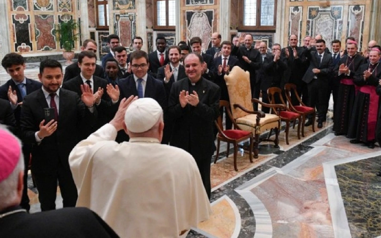 El Papa Francisco recibió en audiencia en el Vaticano a la comunidad del Seminario de Burgos, en España, el 27 de abril de 2024.?w=200&h=150