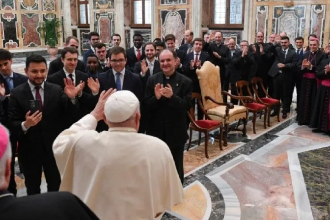 Papa Francisco y seminaristas