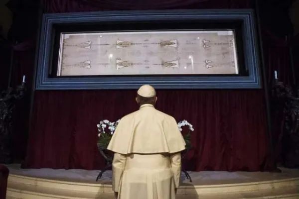 Pope Francis with the Holy Shroud of Turin in the Cathedral of Saint John the Baptist, Turin, Italy, on June 21, 2015. Credit: Vatican Media