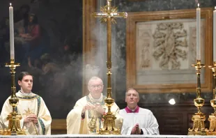 Cardenal Pietro Parolin celebra Misa por fiesta nacional de España. Crédito: Vatican Media 