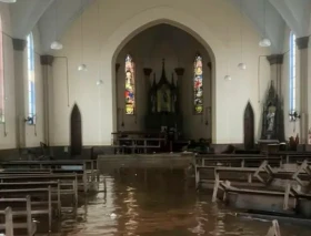 31 iglesias quedan bajo el agua en la ciudad más afectada por las devastadoras inundaciones en Brasil