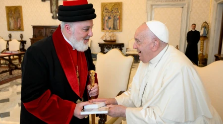 El Papa Francisco recibe a Mar Awa III, Catholicos-Patriarca de la Iglesia Asiria de Oriente