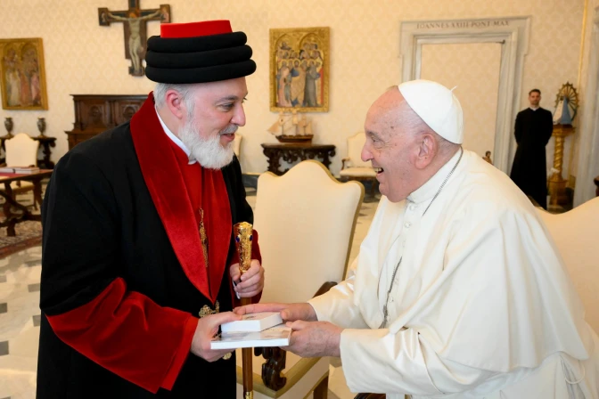 El Papa Francisco recibe a Mar Awa III, Catholicos-Patriarca de la Iglesia Asiria de Oriente