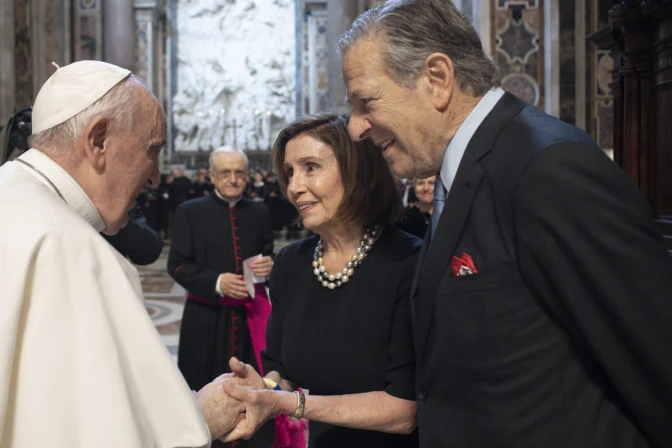 Papa Francisco y Nancy Pelosi