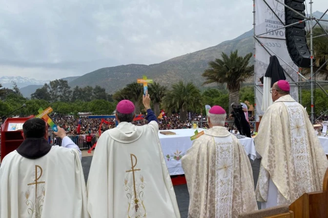 Misa en la peregrinación a Santa Teresa de los Andes