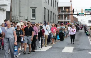Mucha gente quedó impresionada por la cantidad de personas que participaron en la procesión eucarística en Emmitsburg, Maryland, el 6 de junio de 2024. Crédito: Jeffrey Bruno