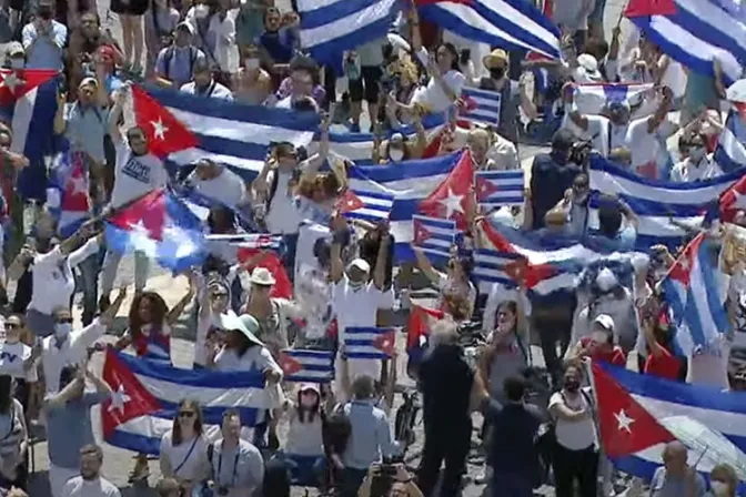 Papa Francisco pide “paz, diálogo y solidaridad” para Cuba 