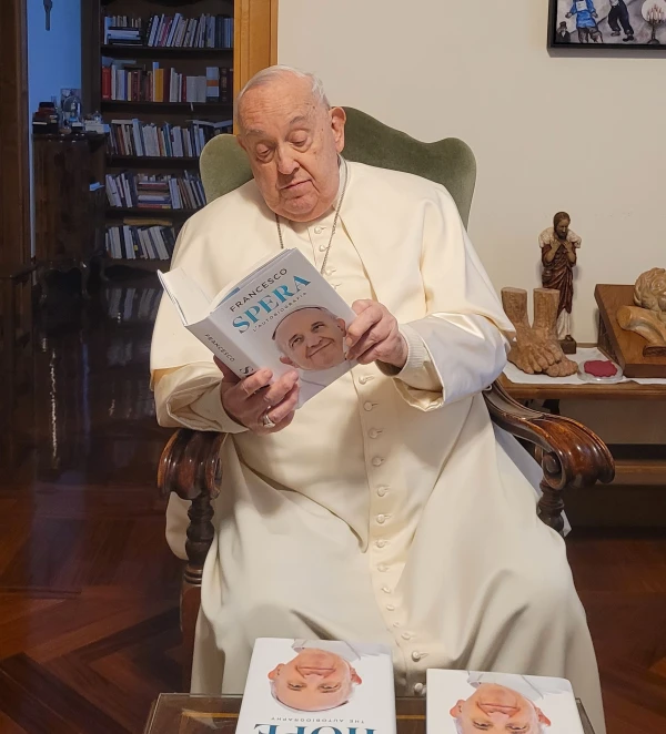 The Pope looks at his autobiography 