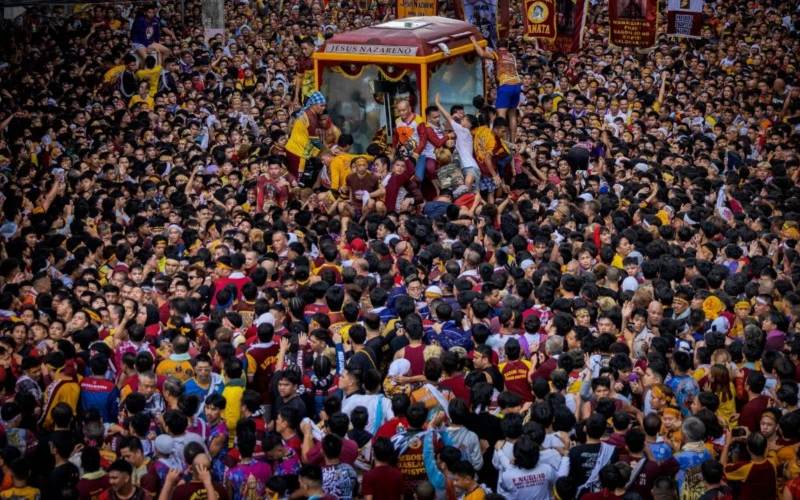 La procesión del Nazareno Negro atrae a millones de personas en Filipinas