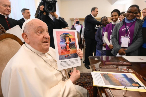 El Papa Francisco en la audiencia con Talitha Kum. Crédito: Vatican Media